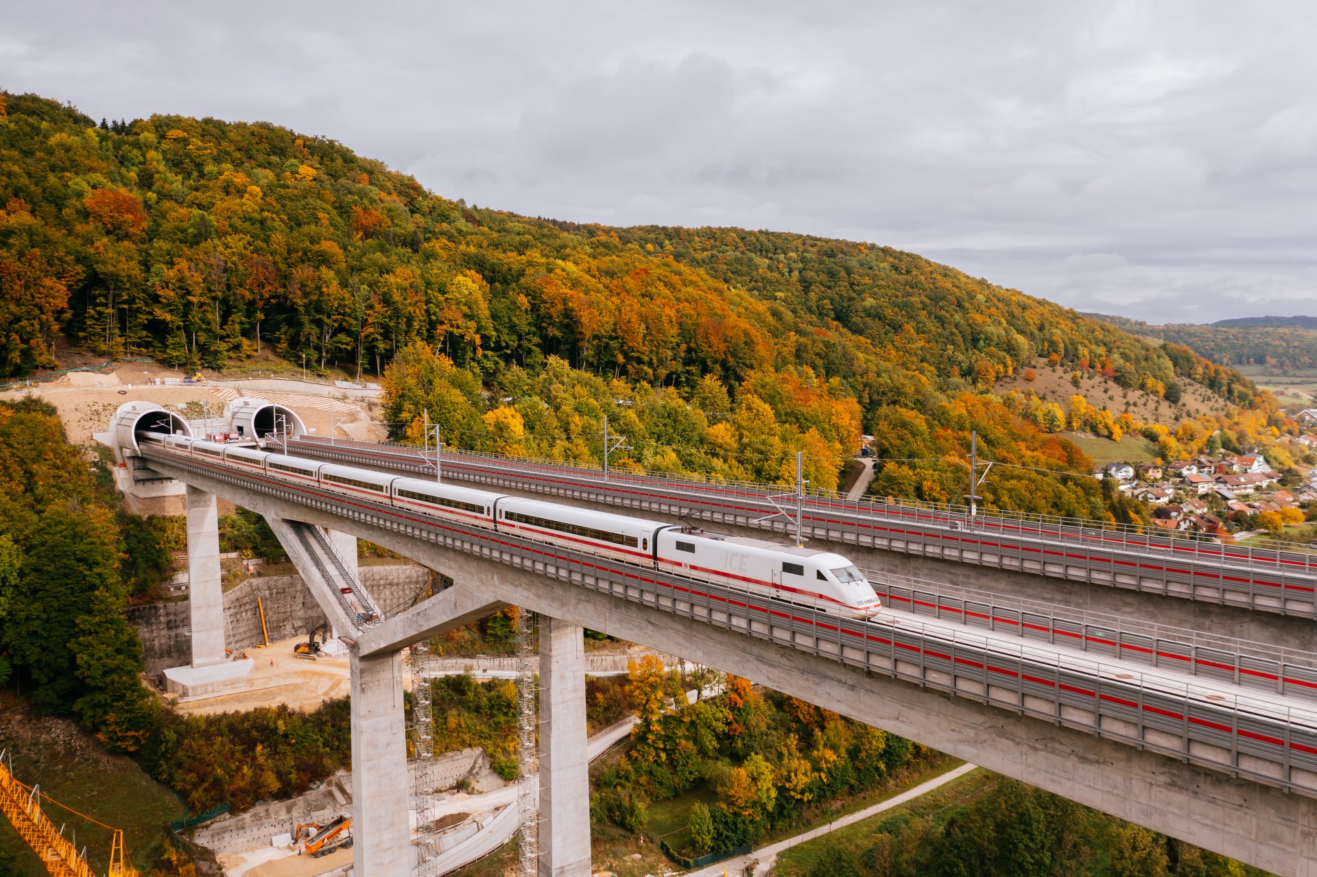 ICE auf Filstalbrücke